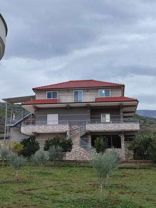 Guest House Ilir Берат Экстерьер фото