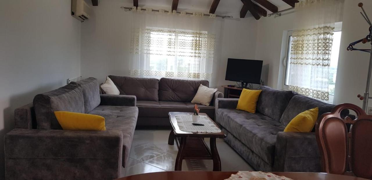 Guest House Ilir Берат Экстерьер фото